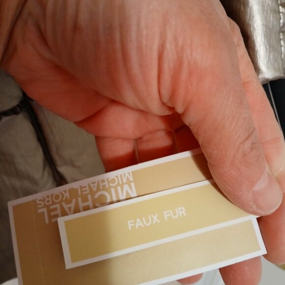 Michael Kors Champagne Metallic Belted Puffer Jacket/ Detachable Hood sz L - Picture 9 of 10